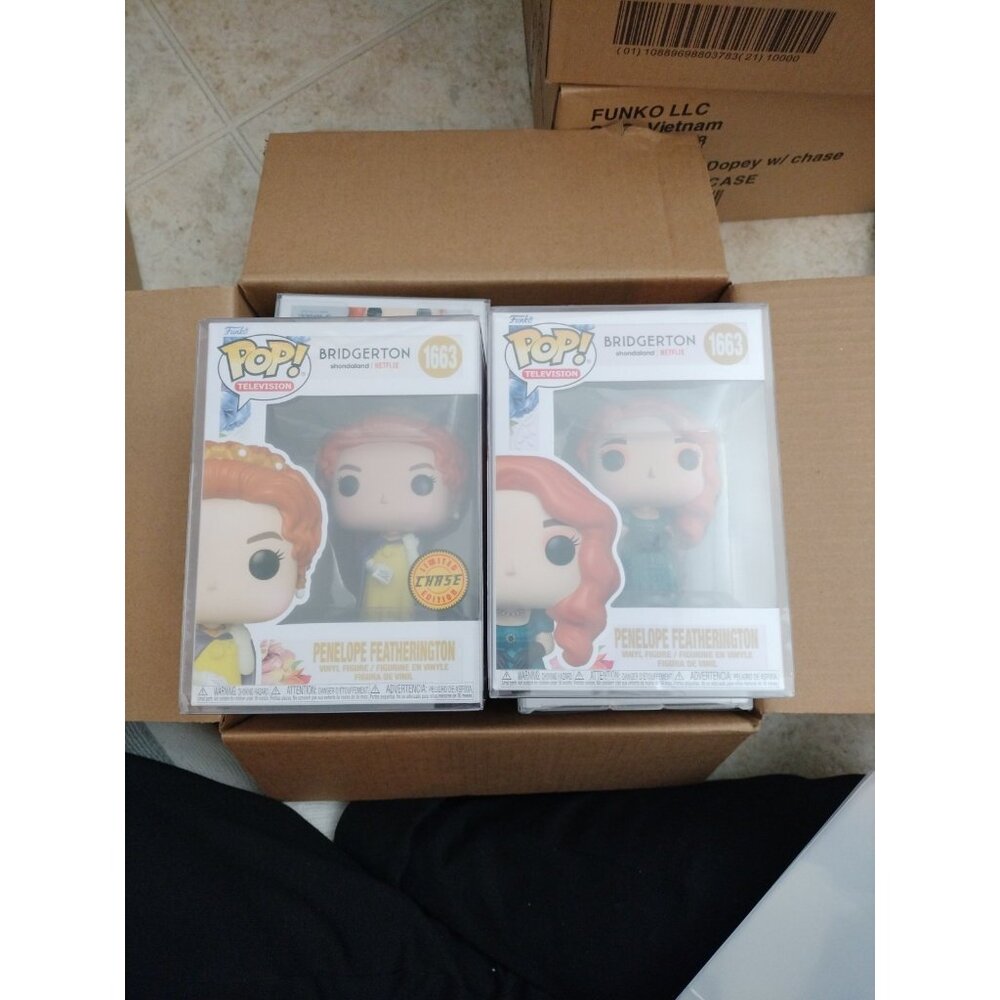 Funko Chase + Common Set  Penelope Featherington #1663 Bridgerton In Protectors